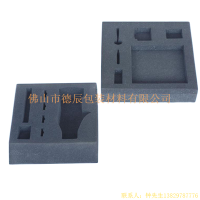 海綿內(nèi)托對(duì)各行各業(yè)產(chǎn)品起到絕緣、密封、防震、防塵、填充、隔音、固定，能夠保護(hù)包裝產(chǎn)品在運(yùn)輸過程中安然無恙，起到保護(hù)產(chǎn)品的一個(gè)作用，同時(shí)可以美化產(chǎn)品，提升產(chǎn)品檔次。