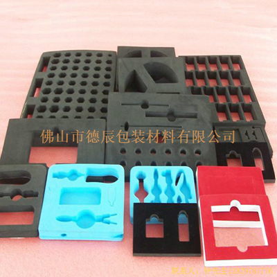海綿包裝內(nèi)托是一種全新的包裝內(nèi)襯材料，其產(chǎn)品性能對(duì)比過去的紙質(zhì)內(nèi)襯。他的防潮性更好、減震性更強(qiáng)。產(chǎn)品本身也屬于環(huán)保材料擁有生物降解的特性，不會(huì)對(duì)地球環(huán)境造成二次損傷。目前在發(fā)達(dá)國(guó)家很多產(chǎn)品已從過去的紙質(zhì)內(nèi)襯向海綿包裝內(nèi)襯邁進(jìn)。